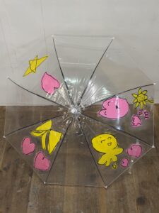 京都の絵画教室OWL美術研究所生徒作品
透明ビニール傘に描かれた絵