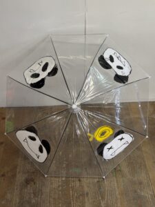 京都の絵画教室OWL美術研究所生徒作品
透明ビニール傘に描かれた絵