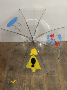 京都の絵画教室OWL美術研究所生徒作品
透明ビニール傘に描かれた絵