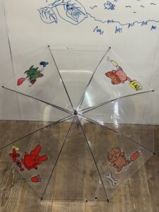 京都の絵画教室OWL美術研究所生徒作品
透明ビニール傘に描かれた絵