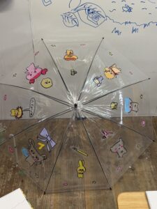 京都の絵画教室OWL美術研究所生徒作品
透明ビニール傘に描かれた絵