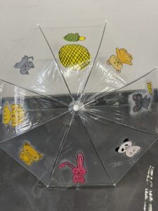 京都の絵画教室OWL美術研究所生徒作品
透明ビニール傘に描かれた絵