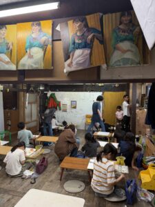 絵画教室OWL美術研究所子供アトリエの様子雨降りの絵をかいている