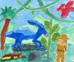 京都の絵画教室OWL美術研究所東儀画塾の子供アトリエで描かれた絵画作品。画面左側に青と黒の大きな恐竜（スピノサウルス）、右側にオレンジ色の帽子と服を身につけた人物（探検家）が描かれ、生い茂る木々や草むらの間から別の恐竜が顔をのぞかせている、