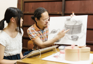 東儀画塾OWL美術研究所の夏期講習指導の様子